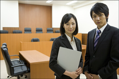 法廷で闘う弁護士と名古屋の探偵
